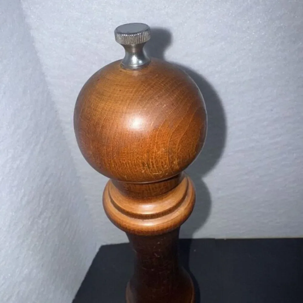 Vintage Chef Specialties Walnut Wood Pepper Mill Grinder President USA 12.5